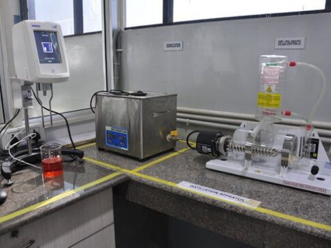 Distillation apparatus used in perfume laboratory