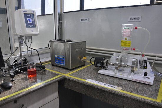 Distillation apparatus used in perfume laboratory